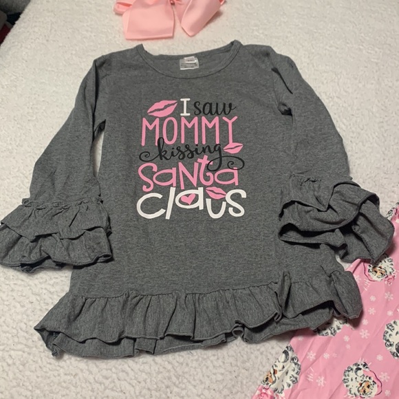 Boutique Girls “I Saw Momma Kissing Santa Claus” Outfit & Bow, New, Size 6-7 - Picture 4 of 14